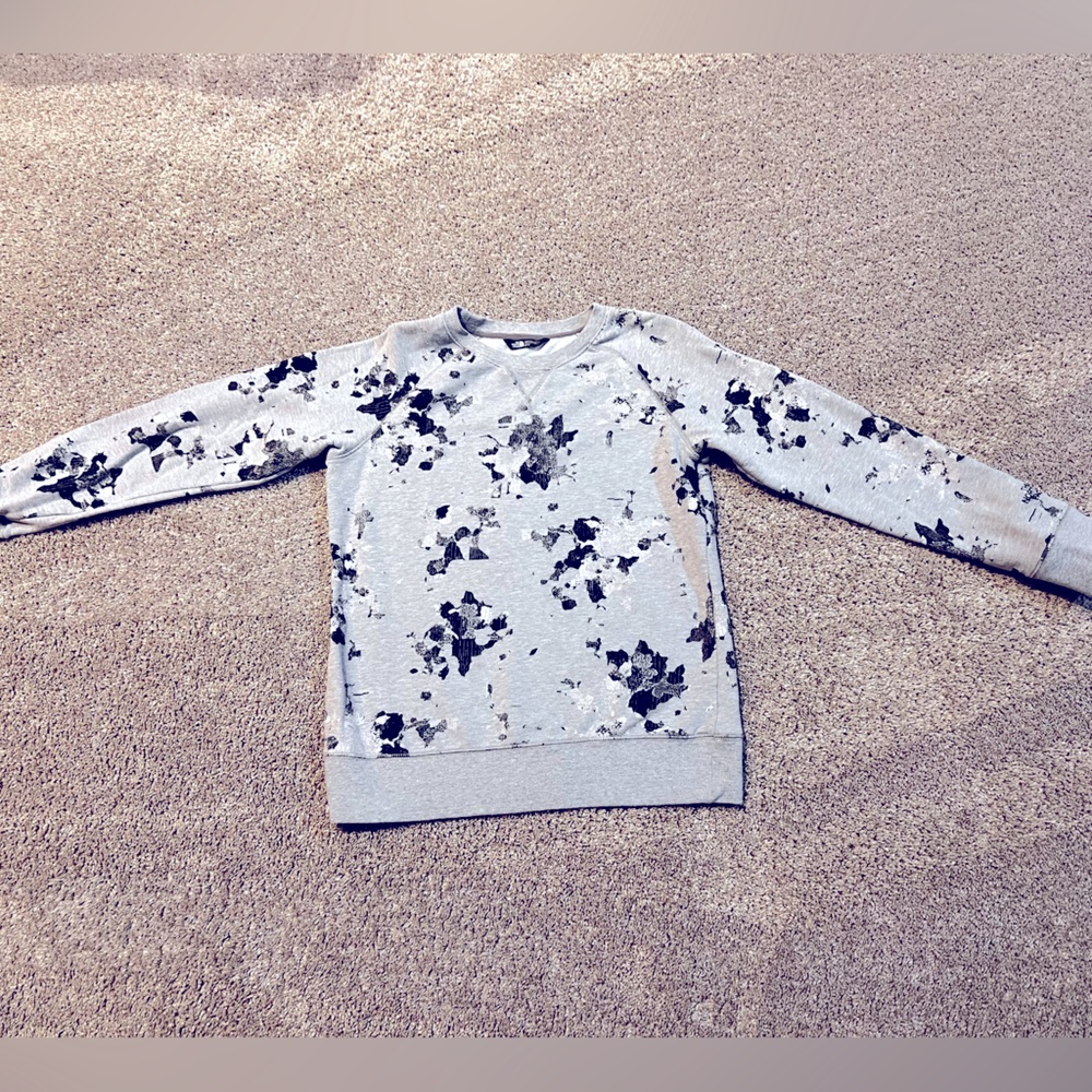 Northface sweatshirt size Med.